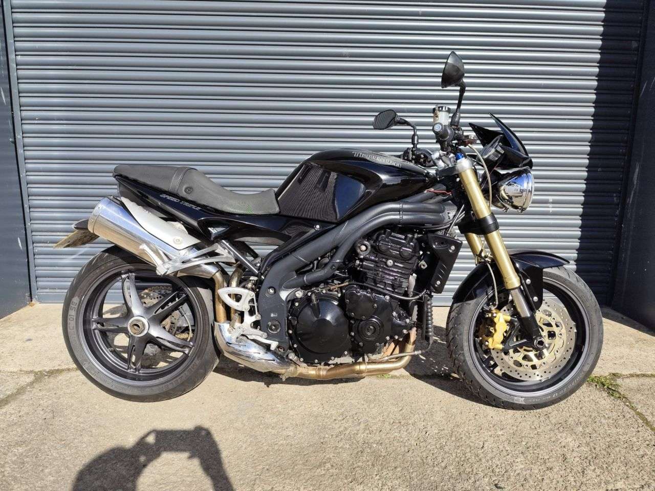 A 2005 TRIUMPH SPEED TRIPLE 1050 A 2005 TRIUMPH SPEED TRIPLE 1050