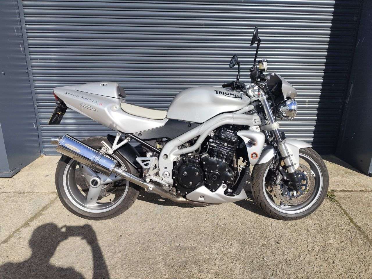 A 2004 TRIUMPH SPEED TRIPLE 955 A 2004 TRIUMPH SPEED TRIPLE 955