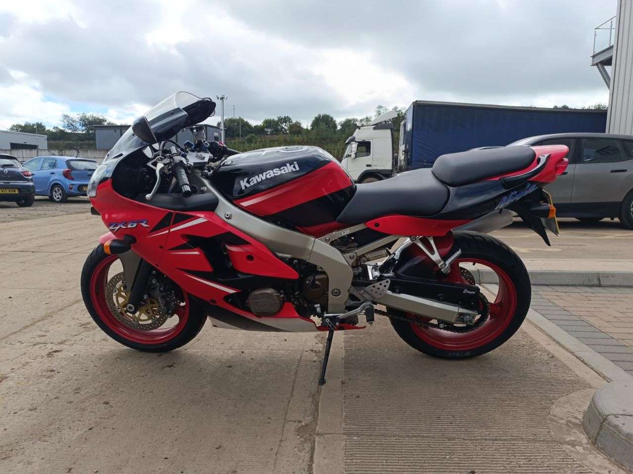 A 2001 KAWASAKI NINJA ZX-6R 599cc A 2001 KAWASAKI NINJA ZX-6R 599cc
