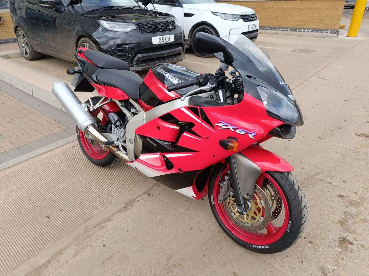 A 2001 KAWASAKI NINJA ZX-6R 599cc A 2001 KAWASAKI NINJA ZX-6R 599cc