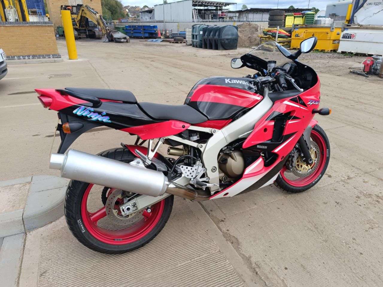 A 2001 KAWASAKI NINJA ZX-6R 599cc A 2001 KAWASAKI NINJA ZX-6R 599cc