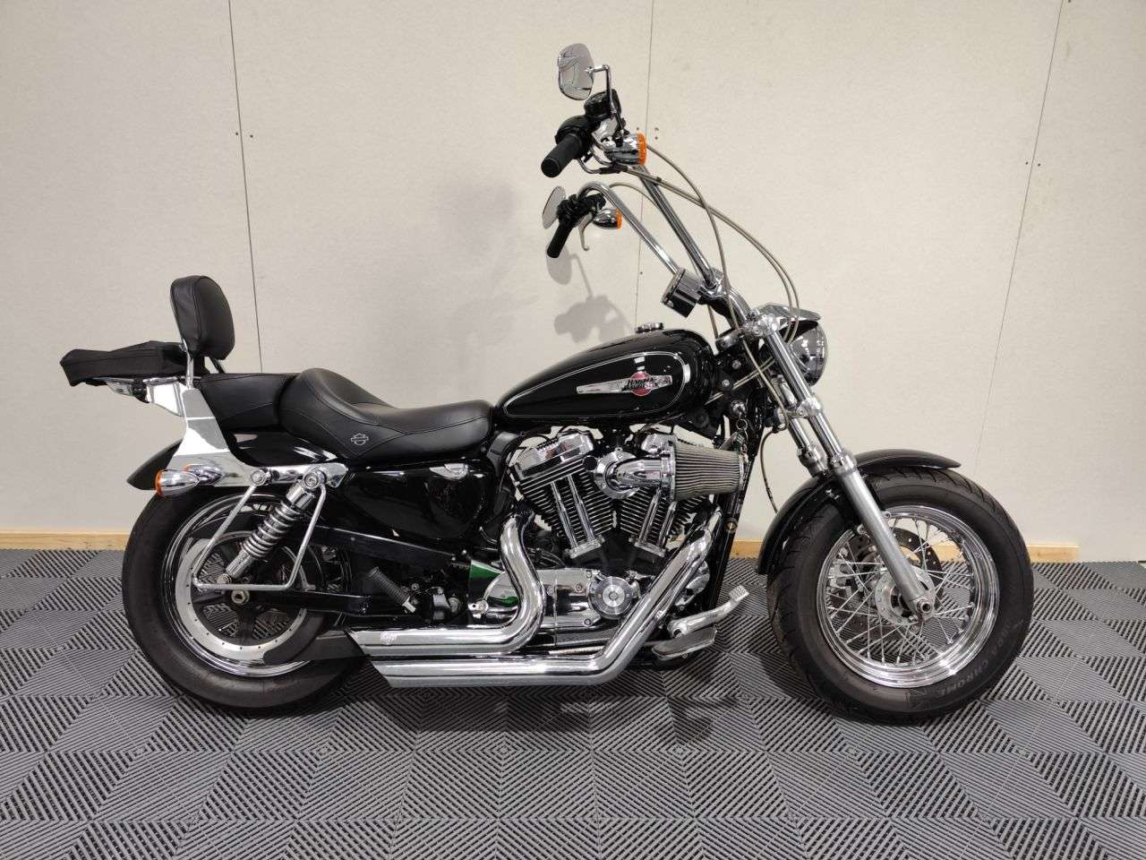 A 2013 HARLEY-DAVIDSON SPORTSTER XL1200C A 2013 HARLEY-DAVIDSON SPORTSTER XL1200C