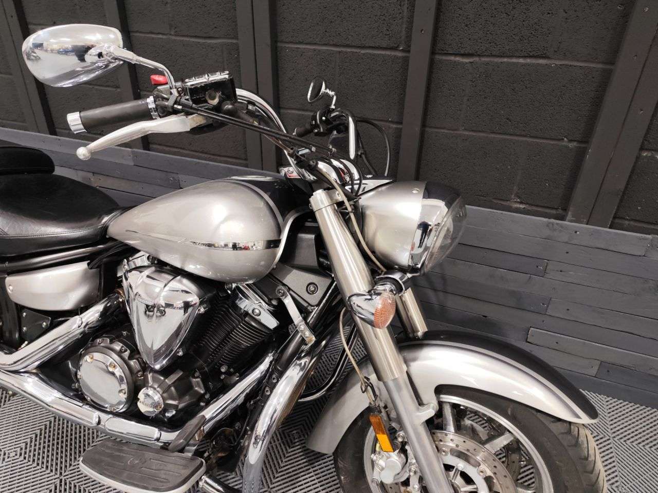 A 2008 YAMAHA XVS 1300 A MIDNIGHT STAR A 2008 YAMAHA XVS 1300 A MIDNIGHT STAR