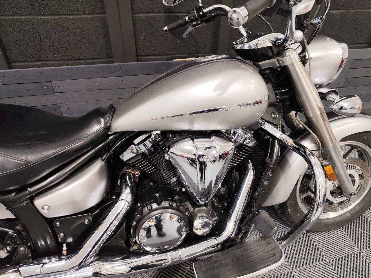 A 2008 YAMAHA XVS 1300 A MIDNIGHT STAR A 2008 YAMAHA XVS 1300 A MIDNIGHT STAR