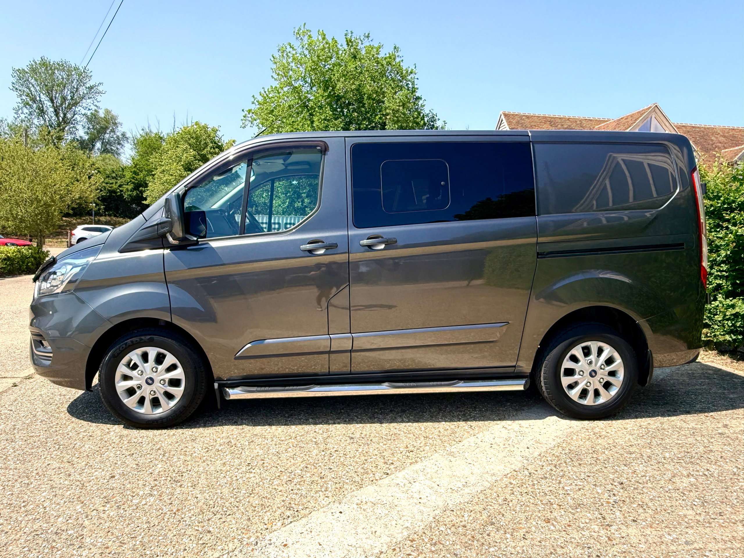 A 2018 FORD TRANSIT CUSTOM 2.0 300 EcoBlue Limited Crew Van Double Cab 5dr Diesel Manual L1 H1 Euro 6 (6 Seat) (130 ps) A 2018 FORD TRANSIT CUSTOM 2.0 300 EcoBlue Limited Crew Van Double Cab 5dr Diesel Manual L1 H1 Euro 6 (6 Seat) (130 ps)