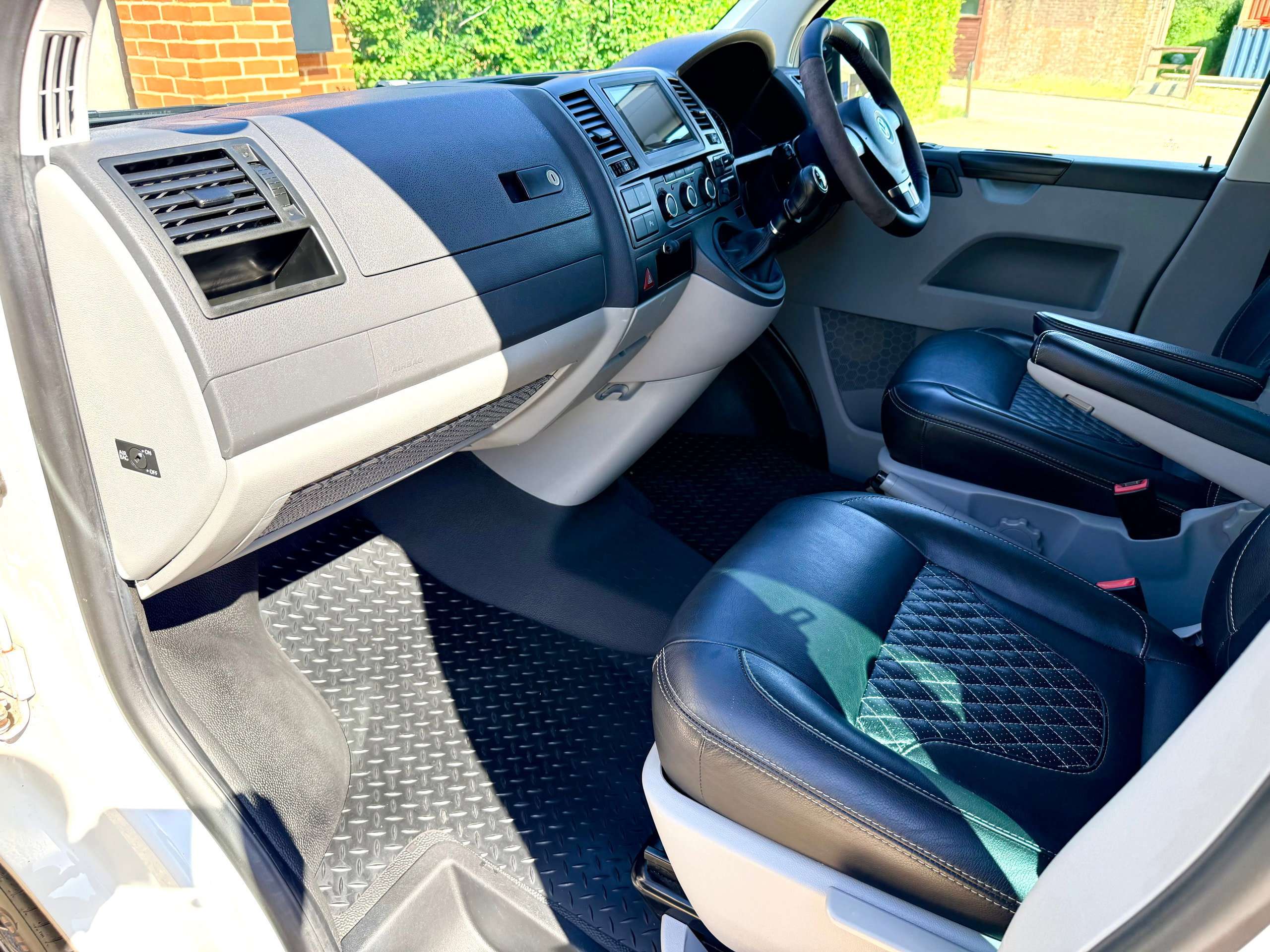 2015 VOLKSWAGEN TRANSPORTER SPORTLINE 2015 VOLKSWAGEN TRANSPORTER SPORTLINE
