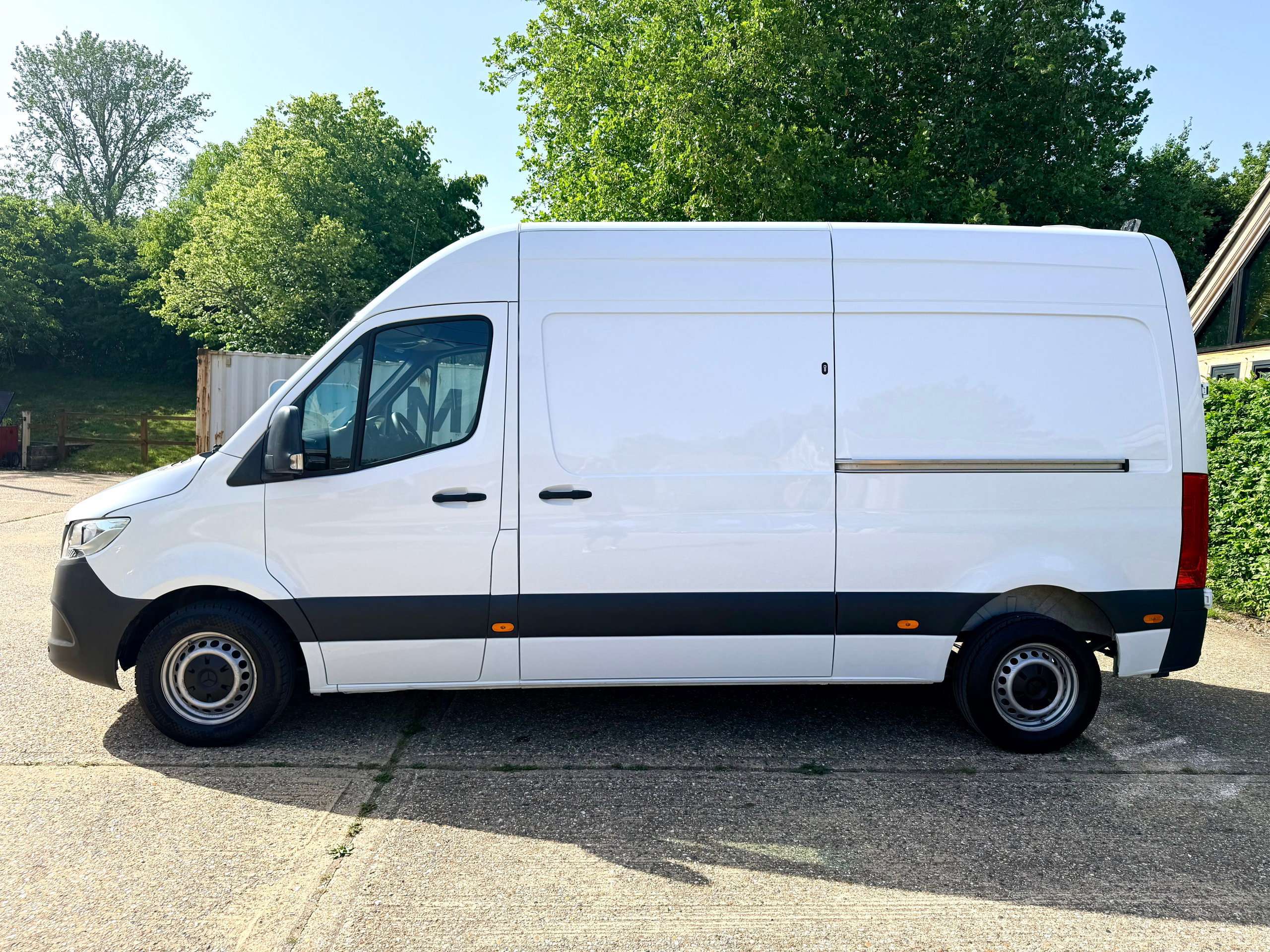 A 2022 MERCEDES-BENZ SPRINTER 2.0 315 CDI Premium Panel Van 5dr Diesel Manual FWD L2 H2 Euro 6 (s/s) (150 ps) A 2022 MERCEDES-BENZ SPRINTER 2.0 315 CDI Premium Panel Van 5dr Diesel Manual FWD L2 H2 Euro 6 (s/s) (150 ps)