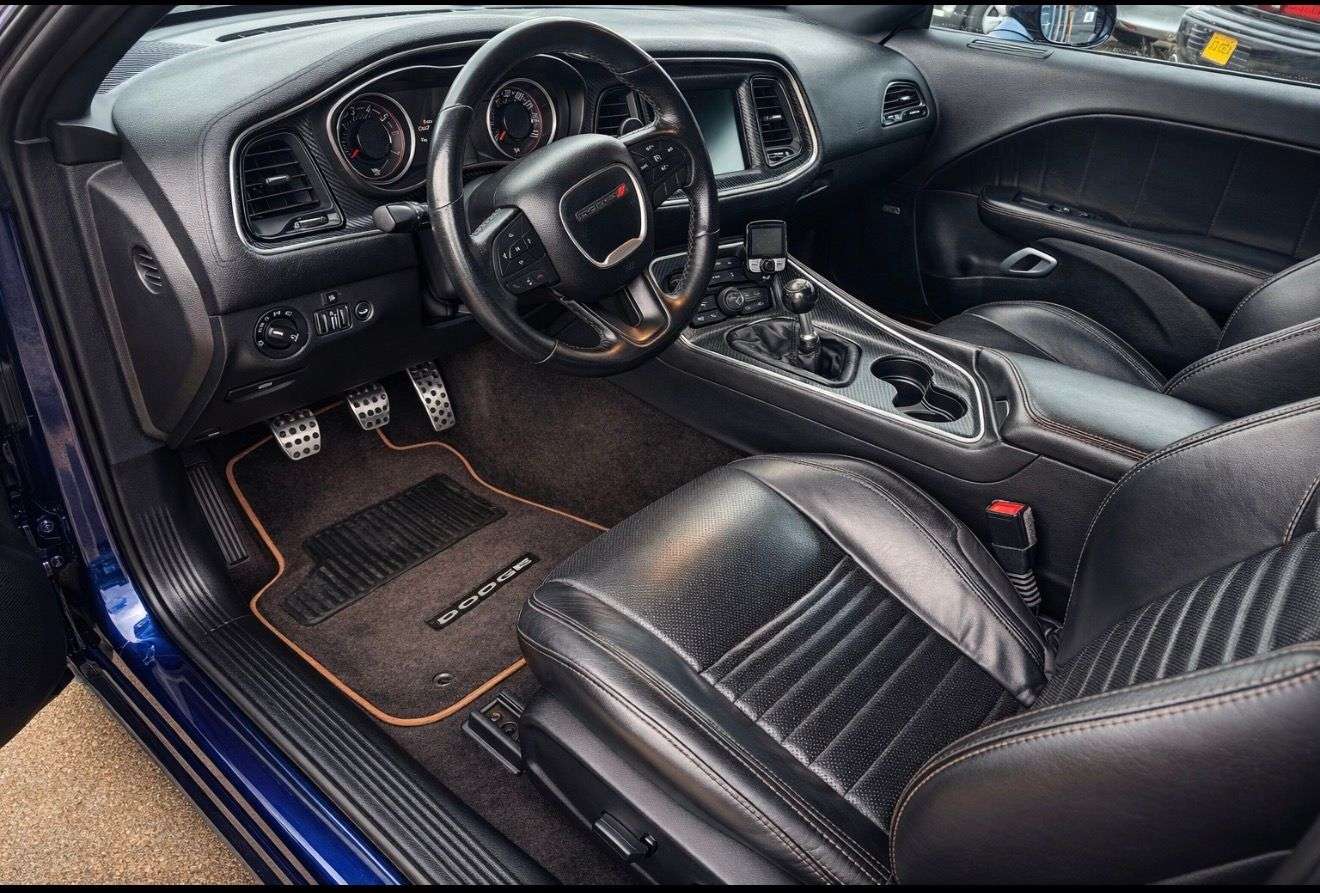 A 2016 DODGE CHALLENGER RT Shaker Plus 5.7 V8 Hemi 375 BHP A 2016 DODGE CHALLENGER RT Shaker Plus 5.7 V8 Hemi 375 BHP