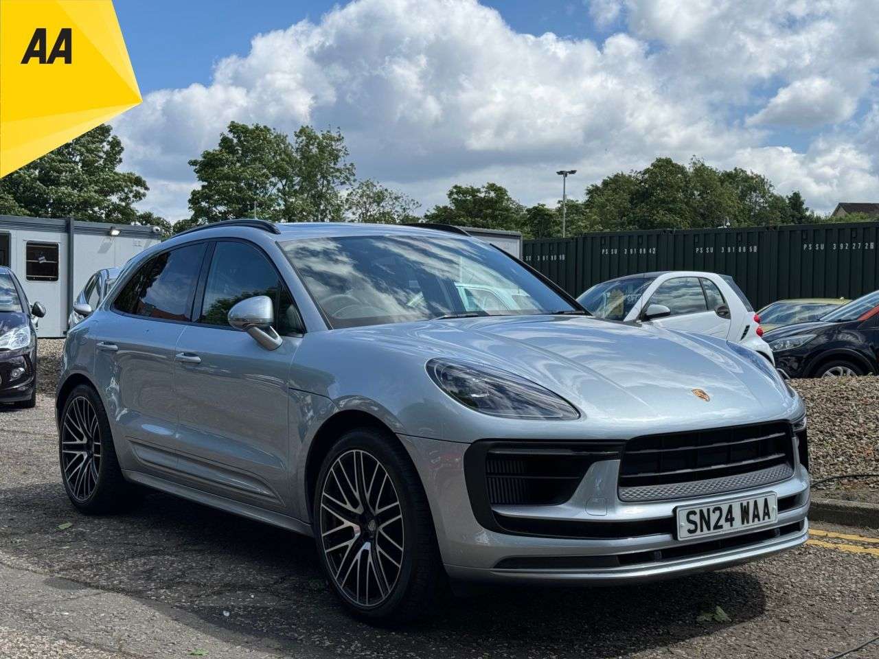 A 2024 PORSCHE MACAN 2.9T V6 S SUV 5dr Petrol PDK 4WD Euro 6 (s/s) (380 ps) SUV A 2024 PORSCHE MACAN 2.9T V6 S SUV 5dr Petrol PDK 4WD Euro 6 (s/s) (380 ps) SUV