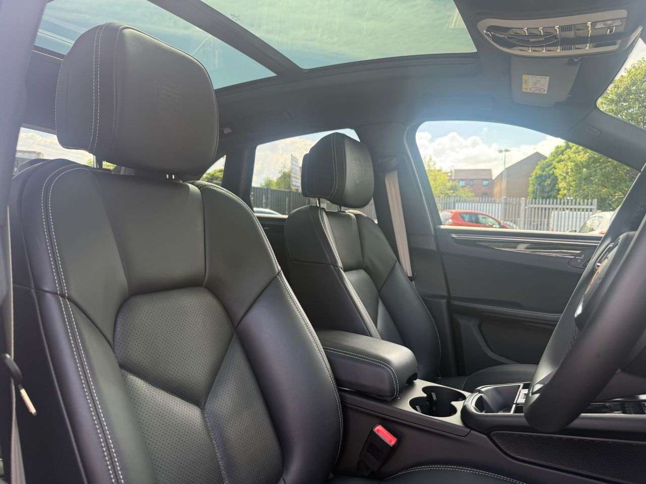 2024 PORSCHE MACAN 2024 PORSCHE MACAN