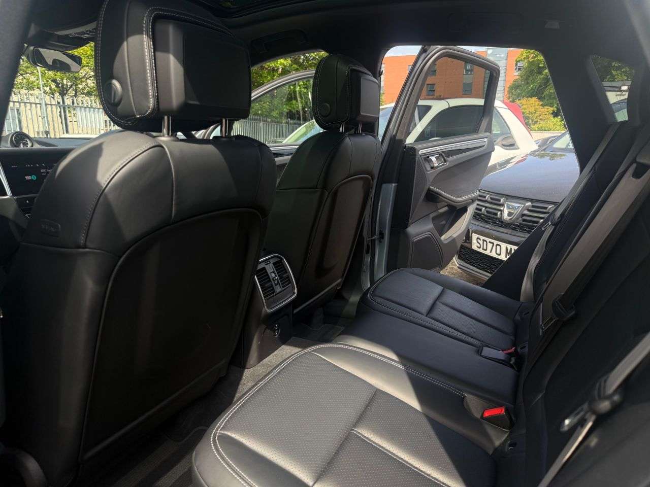 2024 PORSCHE MACAN 2024 PORSCHE MACAN