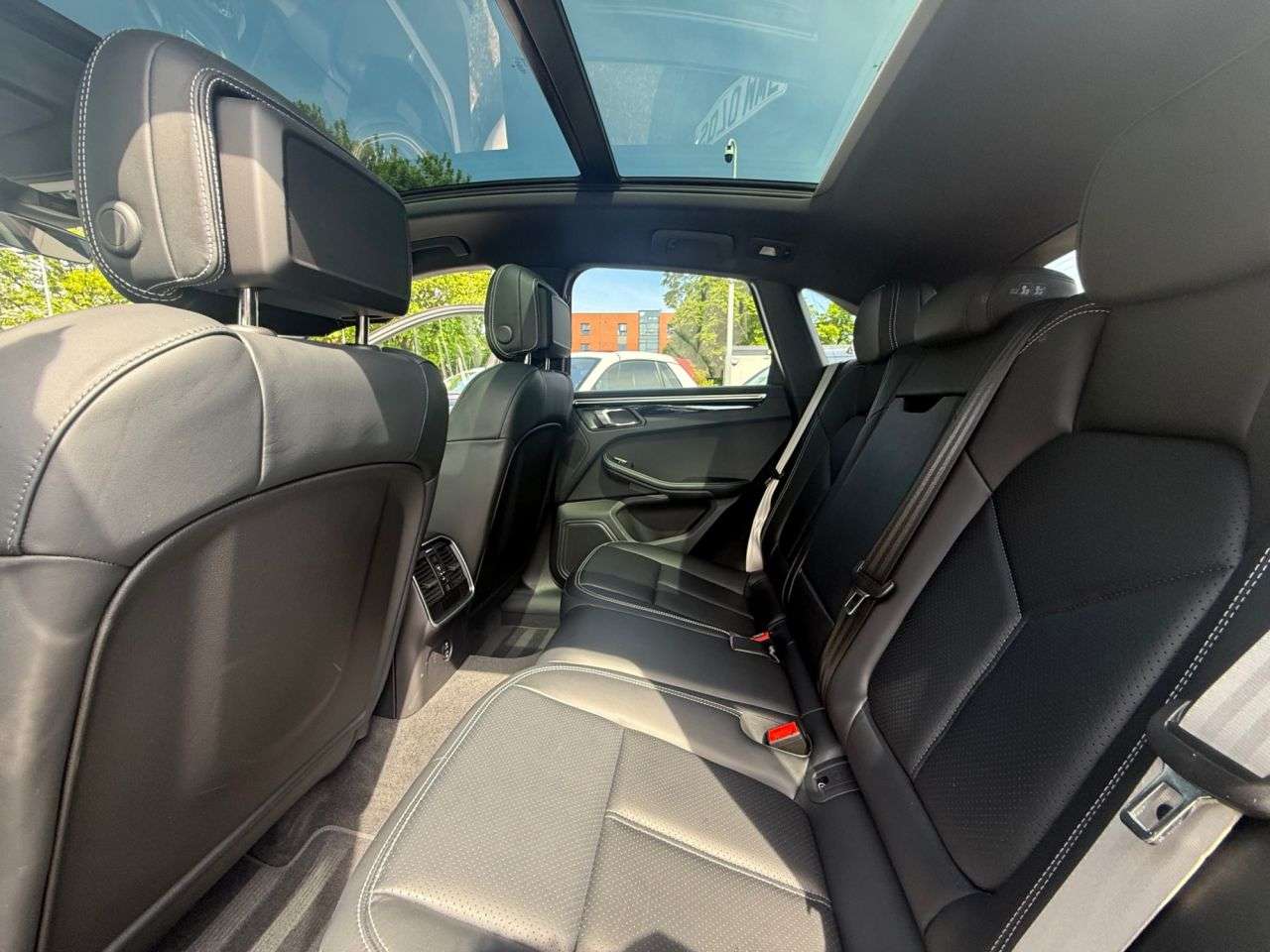 2024 PORSCHE MACAN 2024 PORSCHE MACAN