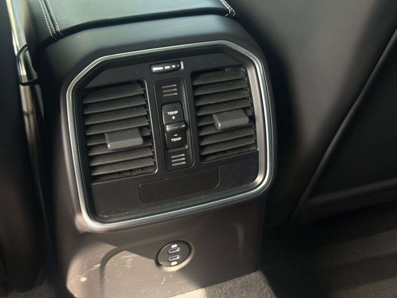 2024 PORSCHE MACAN 2024 PORSCHE MACAN