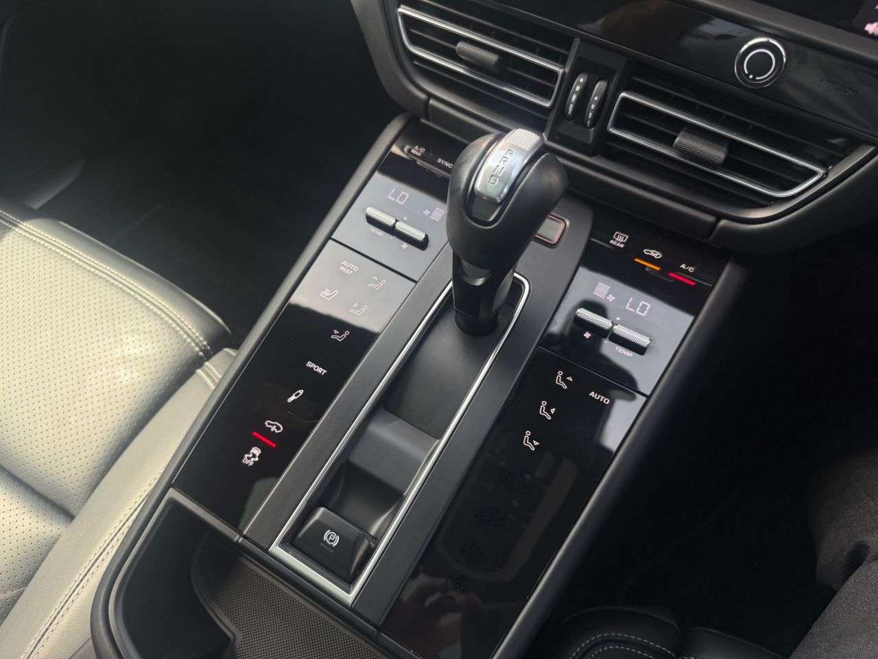 2024 PORSCHE MACAN 2024 PORSCHE MACAN