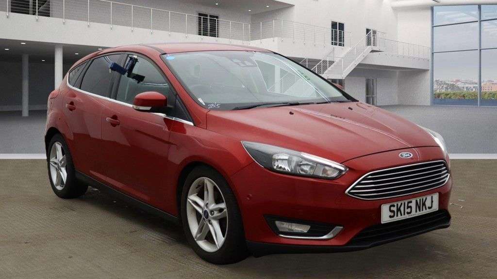 A 2015 FORD FOCUS 1.0T EcoBoost Titanium Hatchback 5dr Petrol Manual Euro 6 (s/s) (125 ps) A 2015 FORD FOCUS 1.0T EcoBoost Titanium Hatchback 5dr Petrol Manual Euro 6 (s/s) (125 ps)