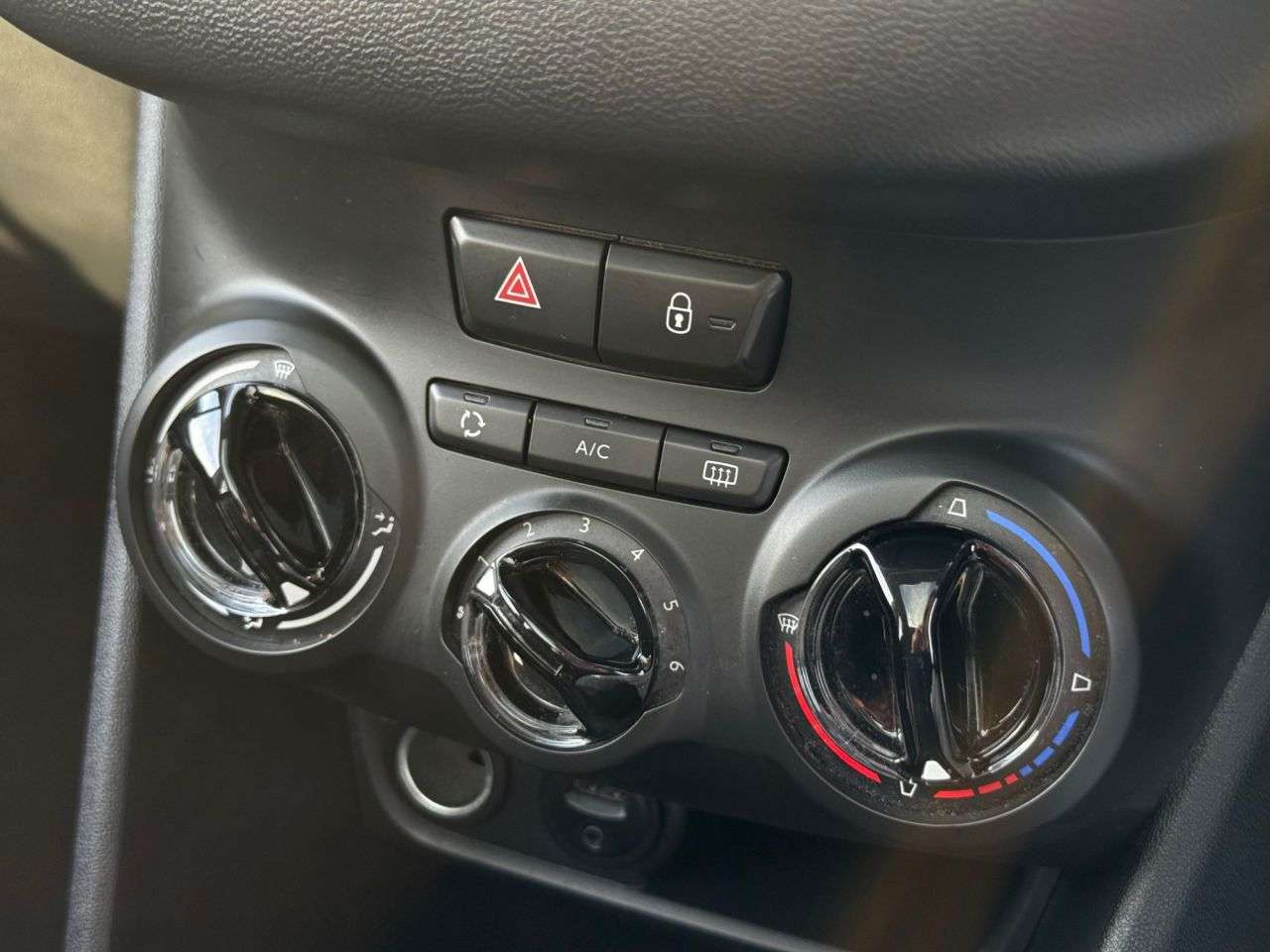 2015 PEUGEOT 208 2015 PEUGEOT 208