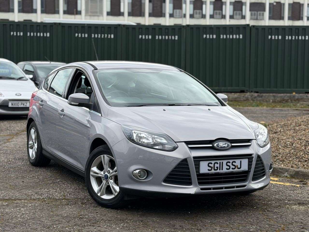 A 2011 FORD FOCUS 1.6 Zetec Hatchback 5dr Petrol Manual Euro 5 (125 ps) A 2011 FORD FOCUS 1.6 Zetec Hatchback 5dr Petrol Manual Euro 5 (125 ps)