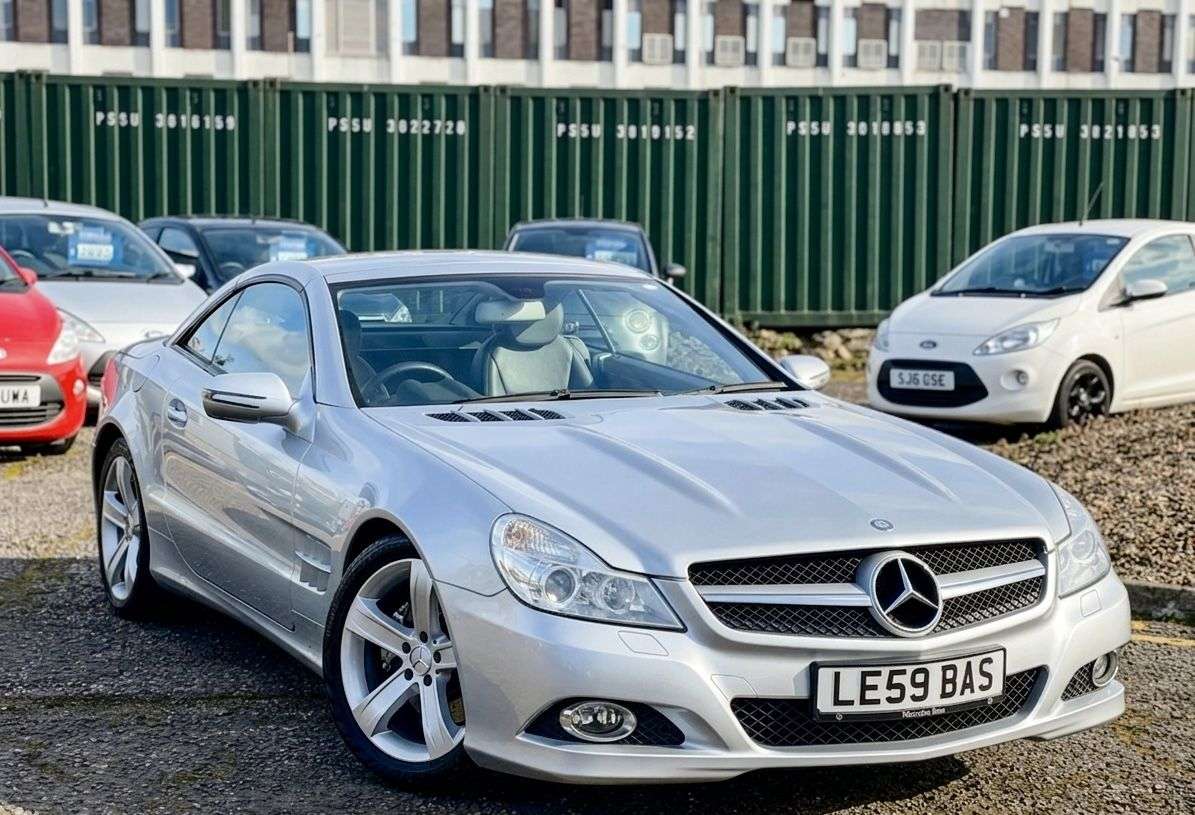 A 2012 MERCEDES-BENZ SL 3.5 SL350 Convertible 2dr Petrol 7G-Tronic (236 g/km, 315 bhp) A 2012 MERCEDES-BENZ SL 3.5 SL350 Convertible 2dr Petrol 7G-Tronic (236 g/km, 315 bhp)
