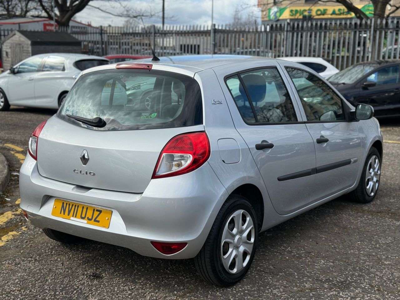 2011 RENAULT CLIO 2011 RENAULT CLIO