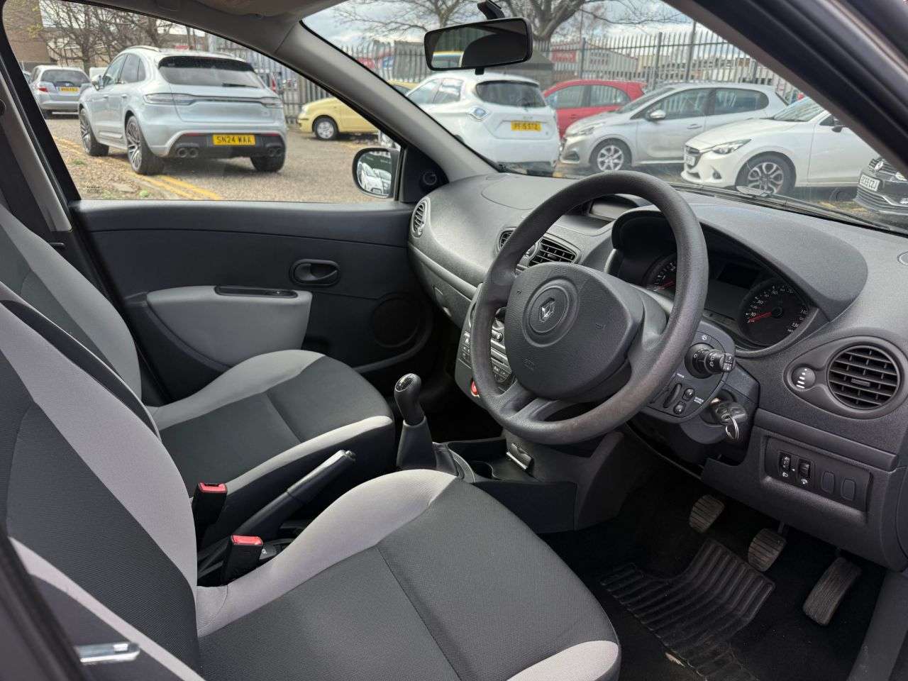 2011 RENAULT CLIO 2011 RENAULT CLIO