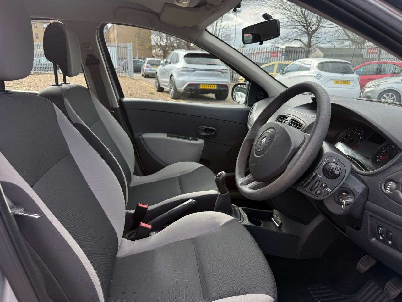 2011 RENAULT CLIO 2011 RENAULT CLIO