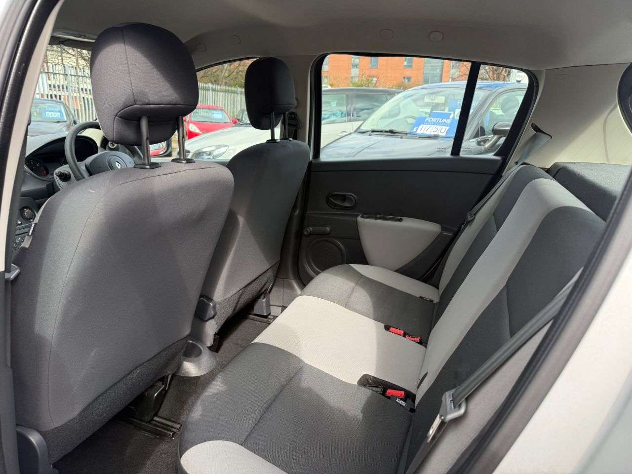 2011 RENAULT CLIO 2011 RENAULT CLIO