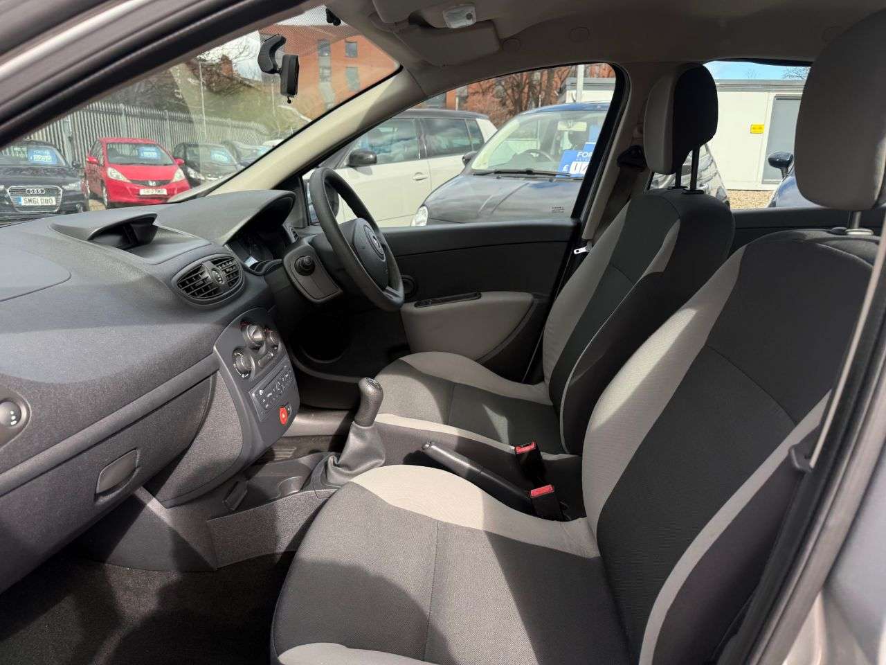 2011 RENAULT CLIO 2011 RENAULT CLIO