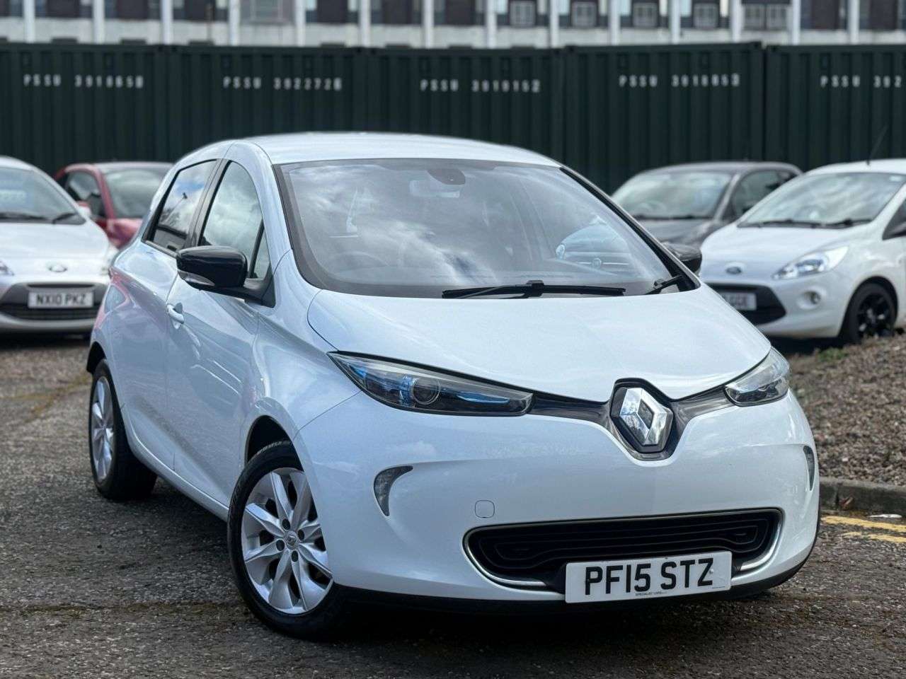 A 2015 RENAULT ZOE 22kWh Dynamique Intens Hatchback 5dr Electric Auto (Battery Lease) (88 bhp) A 2015 RENAULT ZOE 22kWh Dynamique Intens Hatchback 5dr Electric Auto (Battery Lease) (88 bhp)
