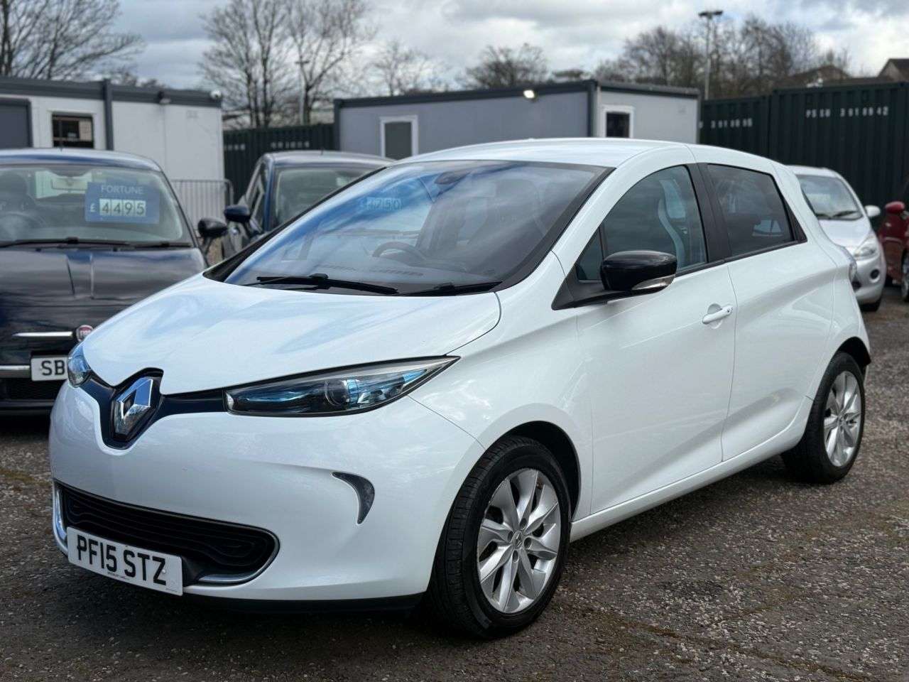A 2015 RENAULT ZOE 22kWh Dynamique Intens Hatchback 5dr Electric Auto (Battery Lease) (88 bhp) A 2015 RENAULT ZOE 22kWh Dynamique Intens Hatchback 5dr Electric Auto (Battery Lease) (88 bhp)