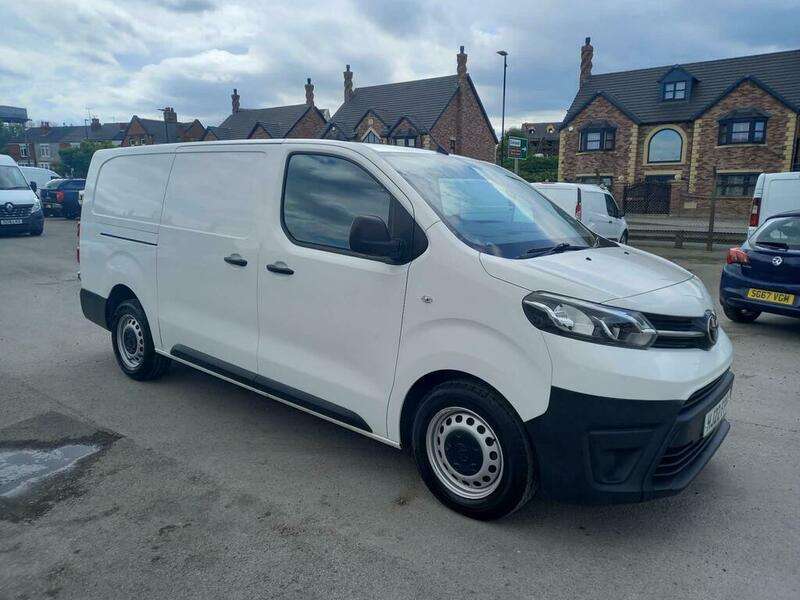 A 2022 TOYOTA PROACE L2 ACTIVE A 2022 TOYOTA PROACE L2 ACTIVE
