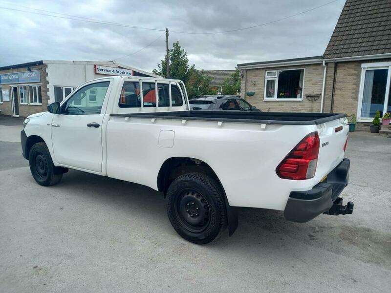 A 2020 TOYOTA HILUX ACTIVE 4WD D-4D S/C A 2020 TOYOTA HILUX ACTIVE 4WD D-4D S/C