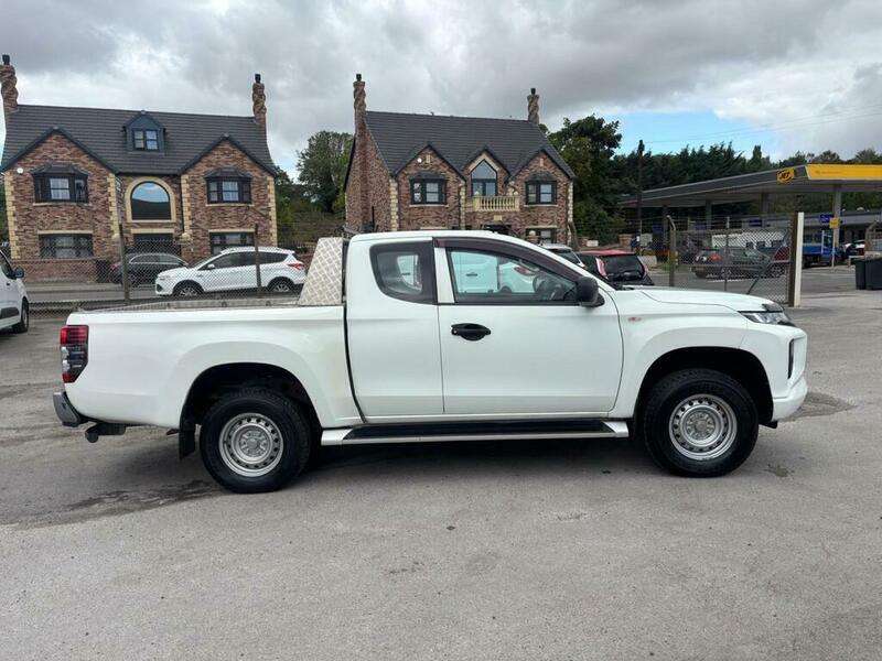 A 2020 MITSUBISHI L200 DI-D 4LIFE CLUB CAB A 2020 MITSUBISHI L200 DI-D 4LIFE CLUB CAB