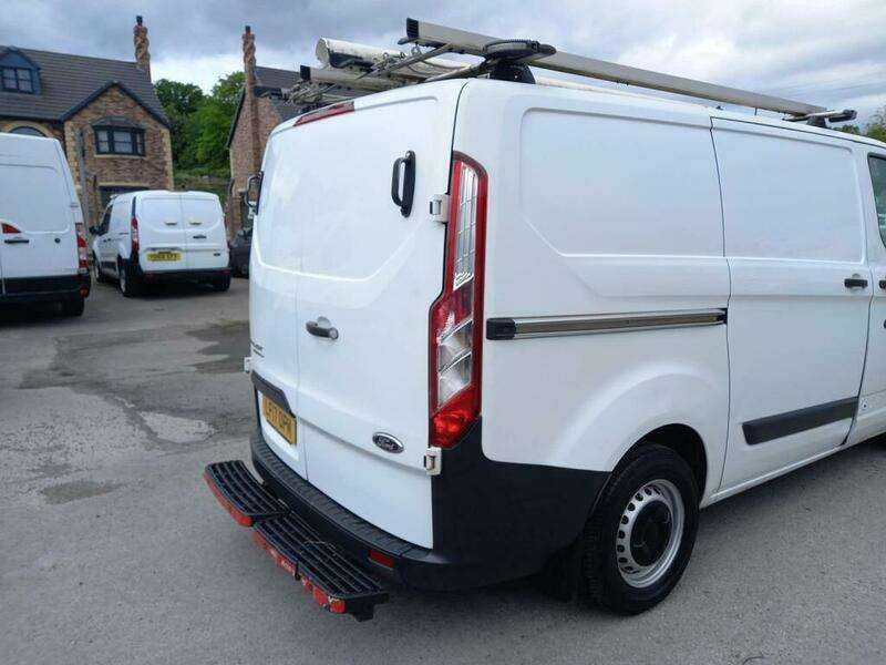 A 2017 FORD TRANSIT CUSTOM 310 LR P/V A 2017 FORD TRANSIT CUSTOM 310 LR P/V