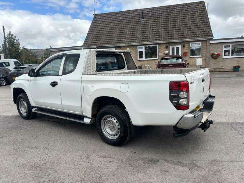 A 2020 MITSUBISHI L200 DI-D 4LIFE CLUB CAB A 2020 MITSUBISHI L200 DI-D 4LIFE CLUB CAB