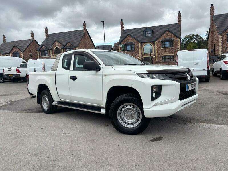 A 2020 MITSUBISHI L200 DI-D 4LIFE CLUB CAB A 2020 MITSUBISHI L200 DI-D 4LIFE CLUB CAB