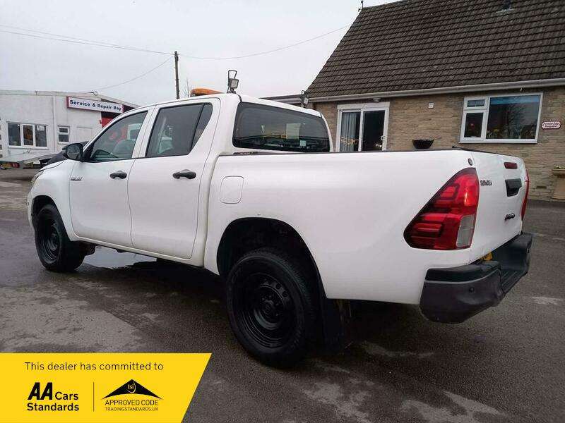 A 2021 TOYOTA HILUX ACTIVE 4WD D-4D DCB A 2021 TOYOTA HILUX ACTIVE 4WD D-4D DCB