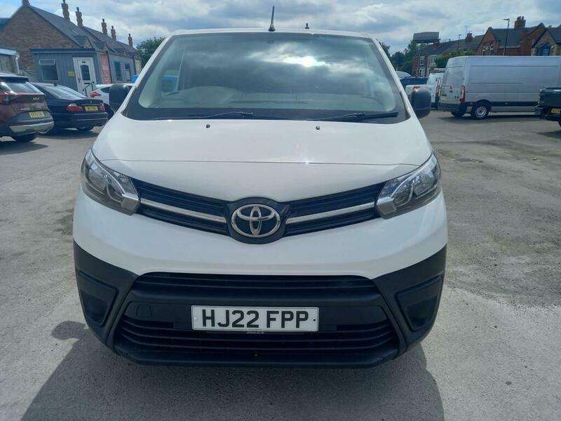 A 2022 TOYOTA PROACE L2 ACTIVE A 2022 TOYOTA PROACE L2 ACTIVE