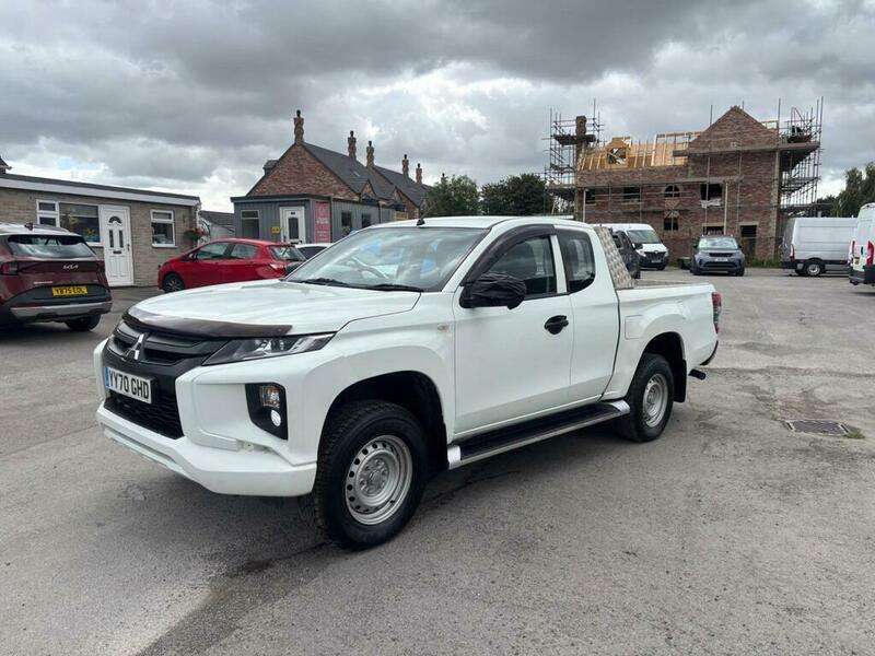 A 2020 MITSUBISHI L200 DI-D 4LIFE CLUB CAB A 2020 MITSUBISHI L200 DI-D 4LIFE CLUB CAB