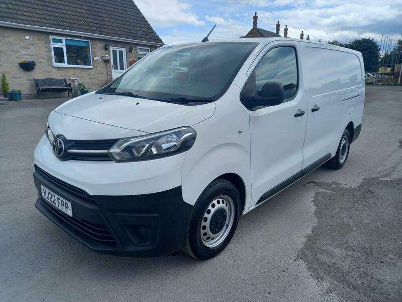 A 2022 TOYOTA PROACE L2 ACTIVE A 2022 TOYOTA PROACE L2 ACTIVE