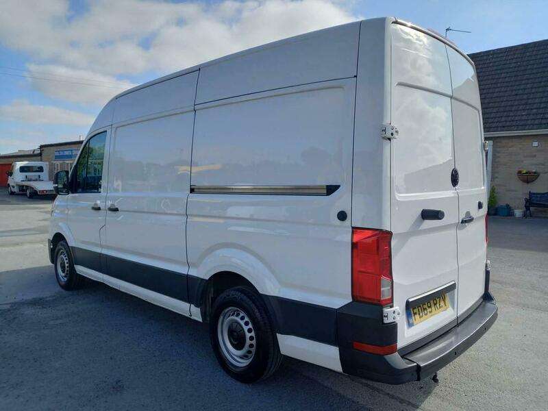 A 2020 VOLKSWAGEN CRAFTER CR35 TDI M H/R P/V TRENDLINE A 2020 VOLKSWAGEN CRAFTER CR35 TDI M H/R P/V TRENDLINE