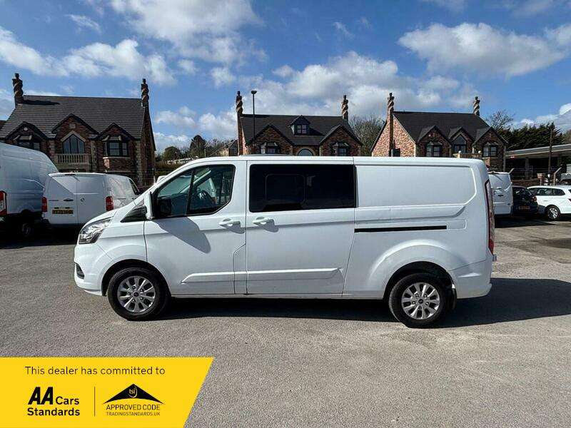 A 2022 FORD TRANSIT CUSTOM 320 LIMITED DCIV ECOBLUE A 2022 FORD TRANSIT CUSTOM 320 LIMITED DCIV ECOBLUE