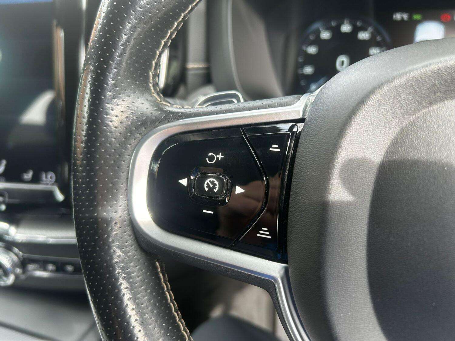 2017 VOLVO XC60 2017 VOLVO XC60