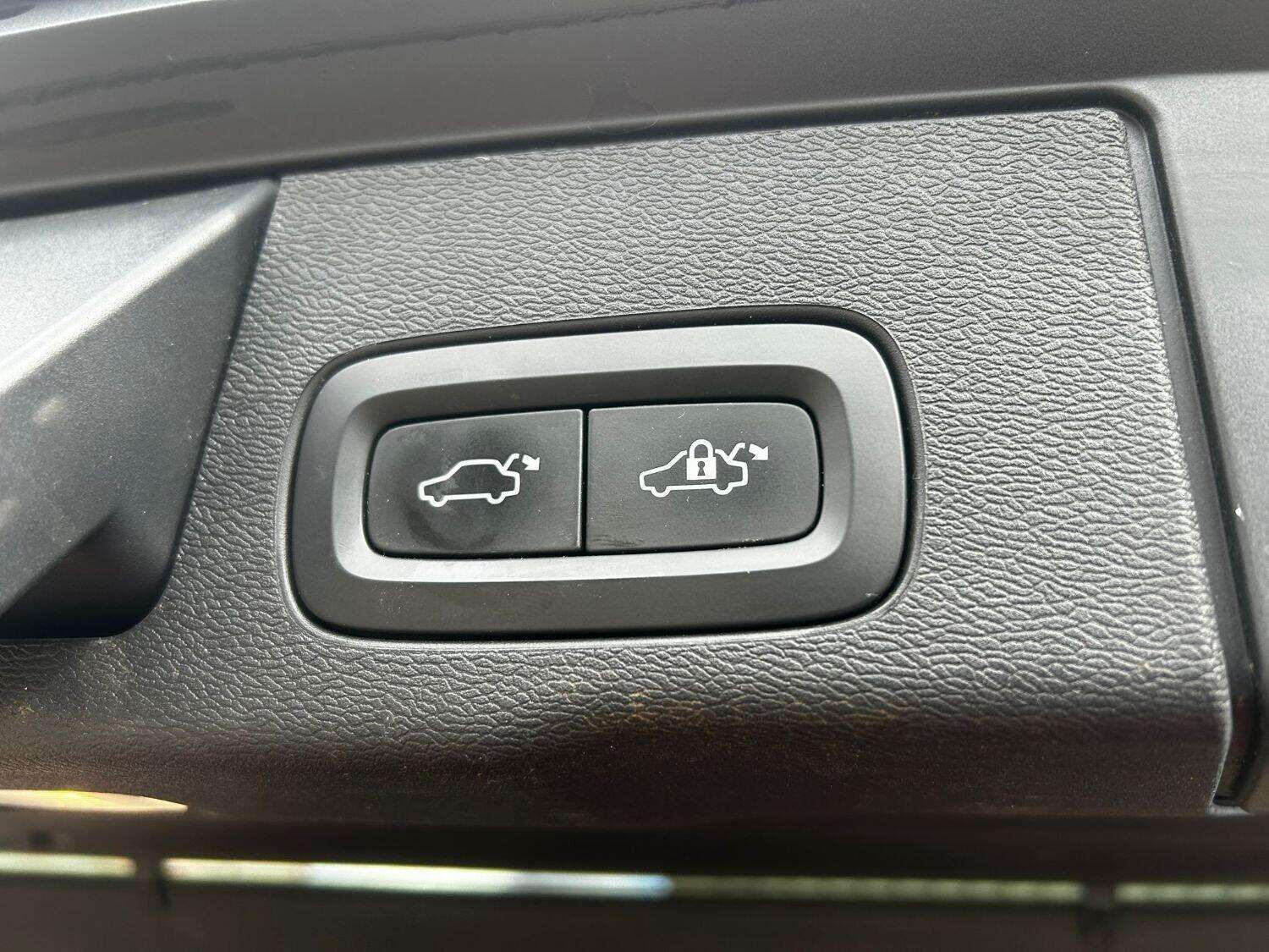 2017 VOLVO XC60 2017 VOLVO XC60