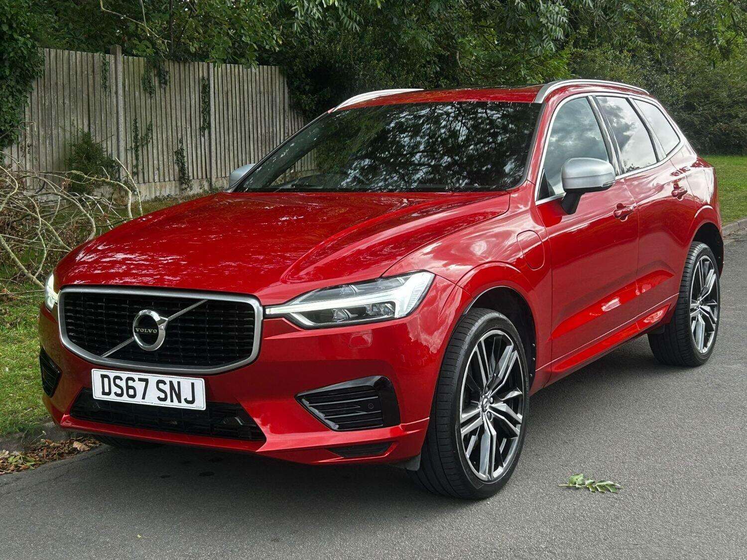A 2017 VOLVO XC60 2.0 R-Design T8 Twin Engine A 2017 VOLVO XC60 2.0 R-Design T8 Twin Engine