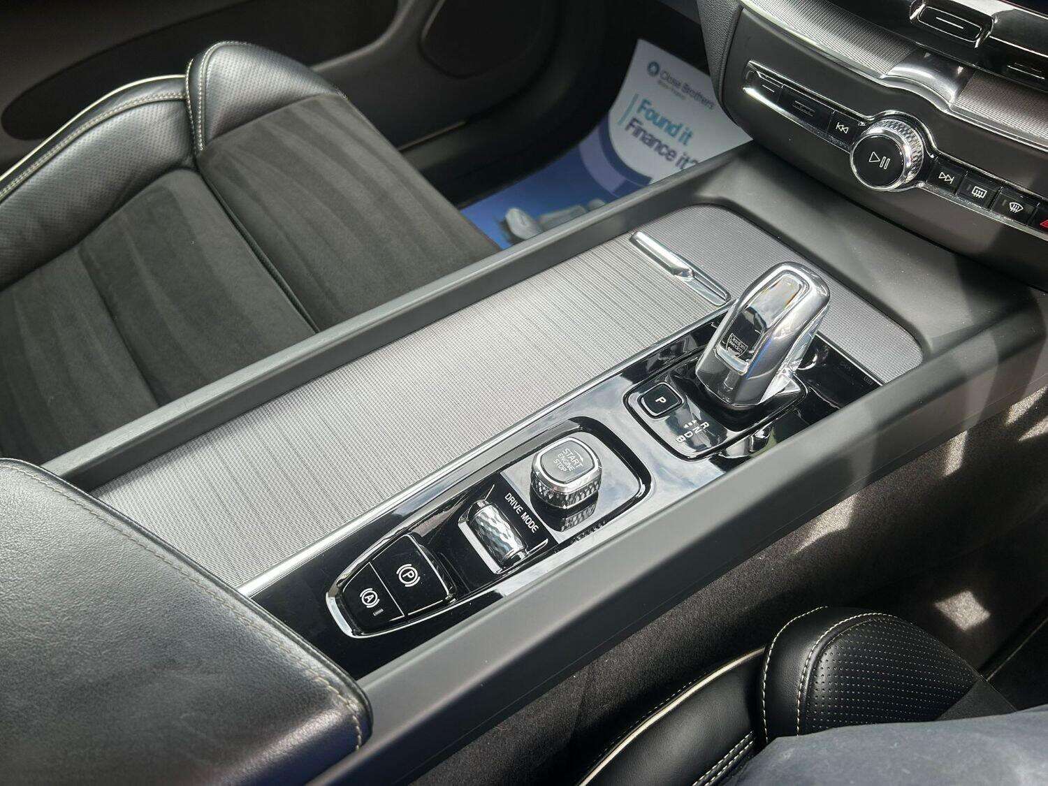 2017 VOLVO XC60 2017 VOLVO XC60