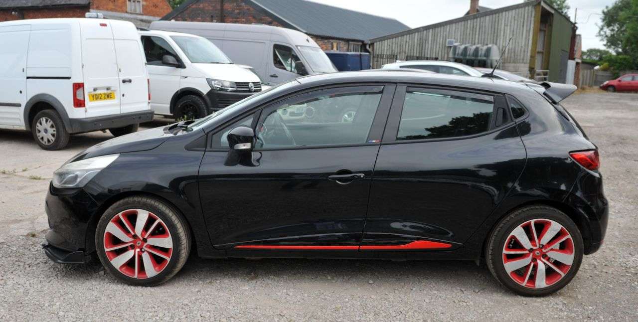 A 2013 RENAULT CLIO 0.9 TCe Dynamique S MediaNav Hatchback 5dr Petrol Manual Euro 5 (s/s) (90 p A 2013 RENAULT CLIO 0.9 TCe Dynamique S MediaNav Hatchback 5dr Petrol Manual Euro 5 (s/s) (90 p