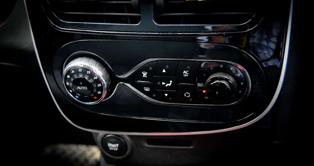 2013 RENAULT CLIO 2013 RENAULT CLIO
