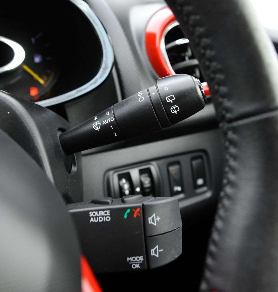 2013 RENAULT CLIO 2013 RENAULT CLIO