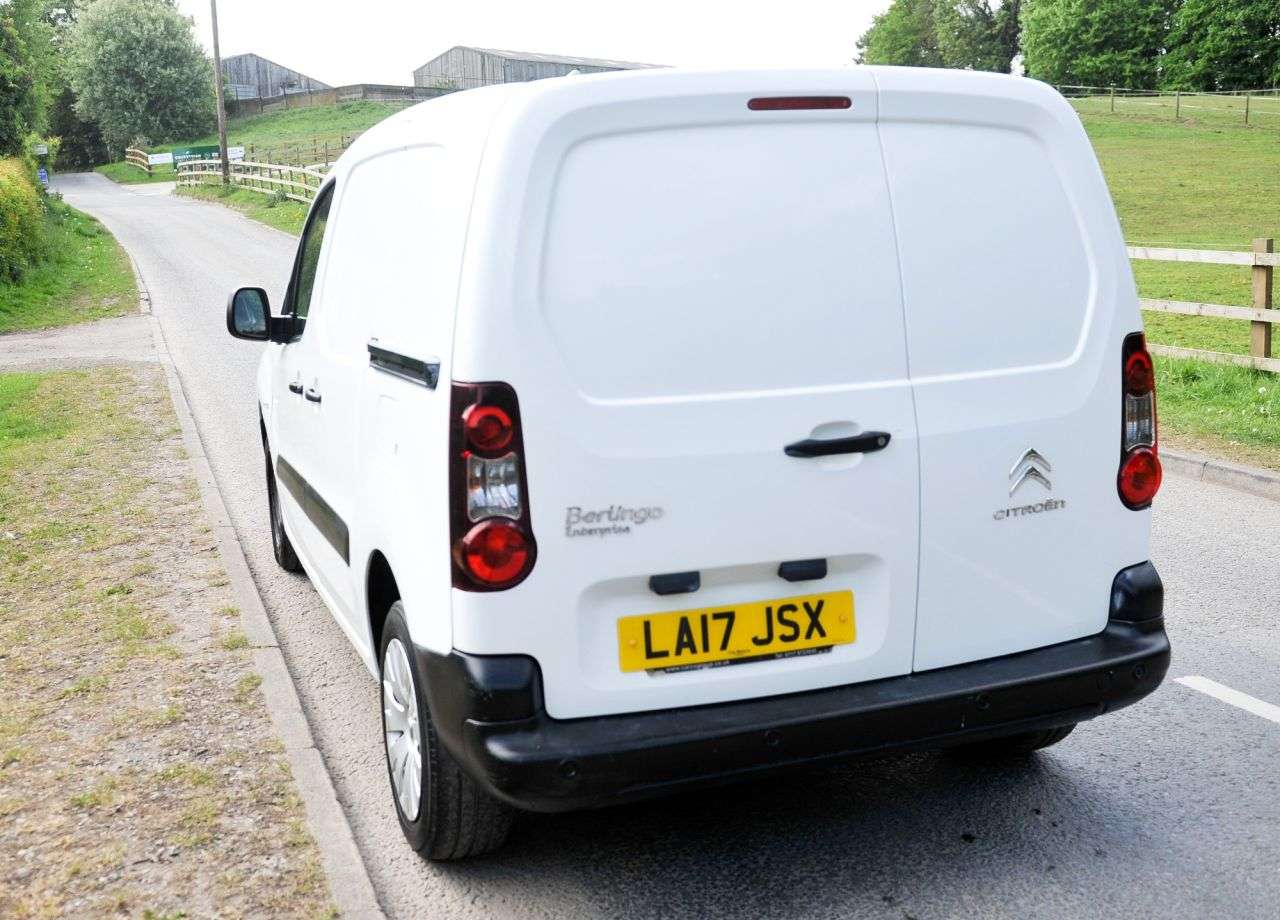 A 2017 CITROEN BERLINGO 1.6 BlueHDi 850 Enterprise Panel Van 5dr Diesel Manual L1 (112 g/km, 100 bh A 2017 CITROEN BERLINGO 1.6 BlueHDi 850 Enterprise Panel Van 5dr Diesel Manual L1 (112 g/km, 100 bh