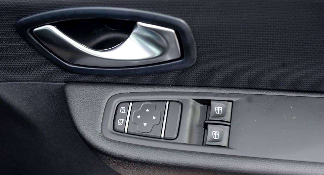 2018 RENAULT CLIO 2018 RENAULT CLIO